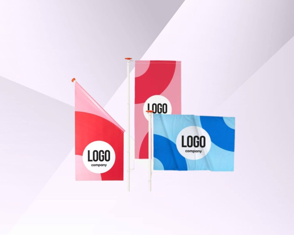Drie vlaggen: kioskvlag, baniervlag en gevelvlag, op maat voor horeca, bedrijven en kantoren.