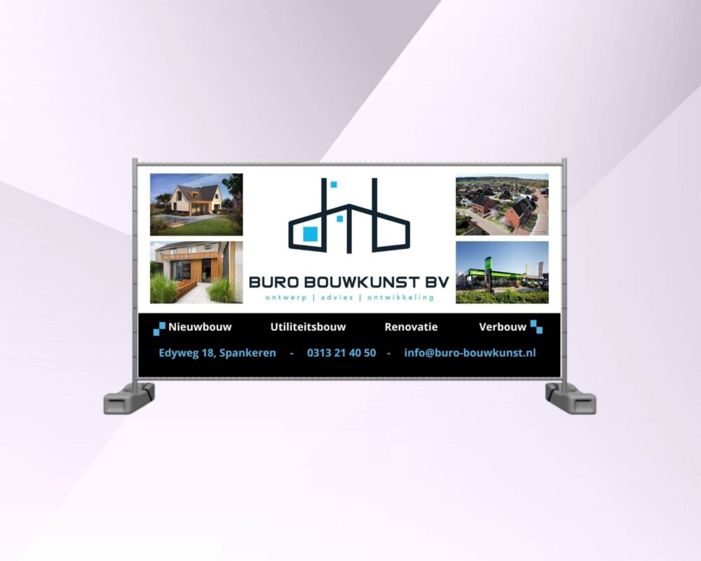 Bouwhekdoek voor Buro Bouwkunst in Spankeren, met grote projectfoto’s en prominent logo in het midden.